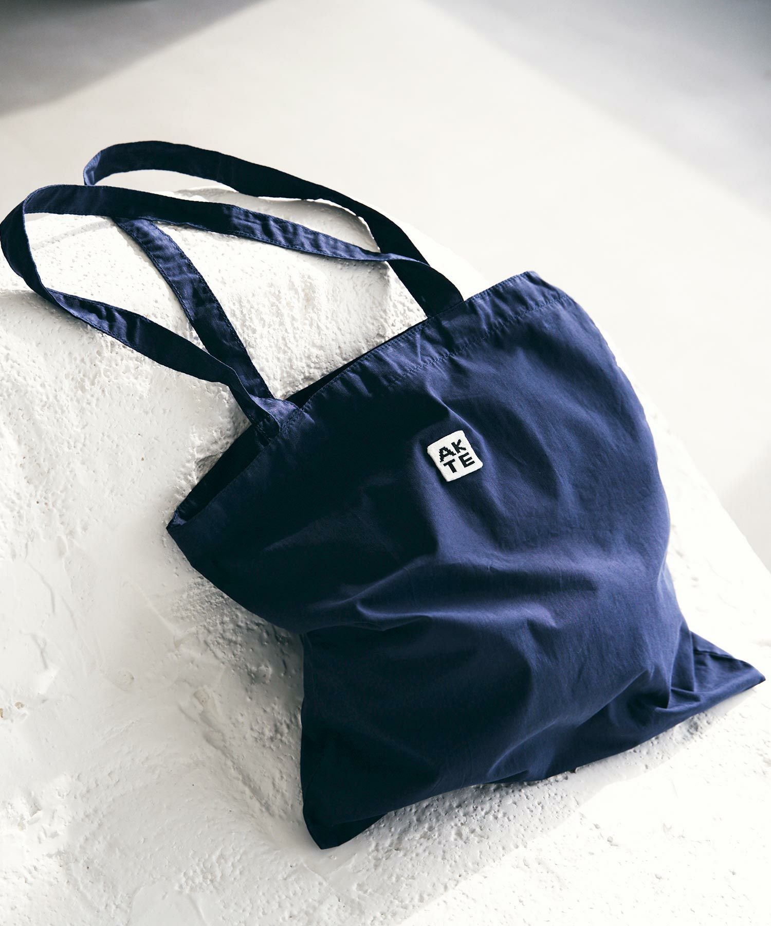 AKTE アクテ　かごバック　トートバック ファスナーロゴチェックトートBAG | AKTE